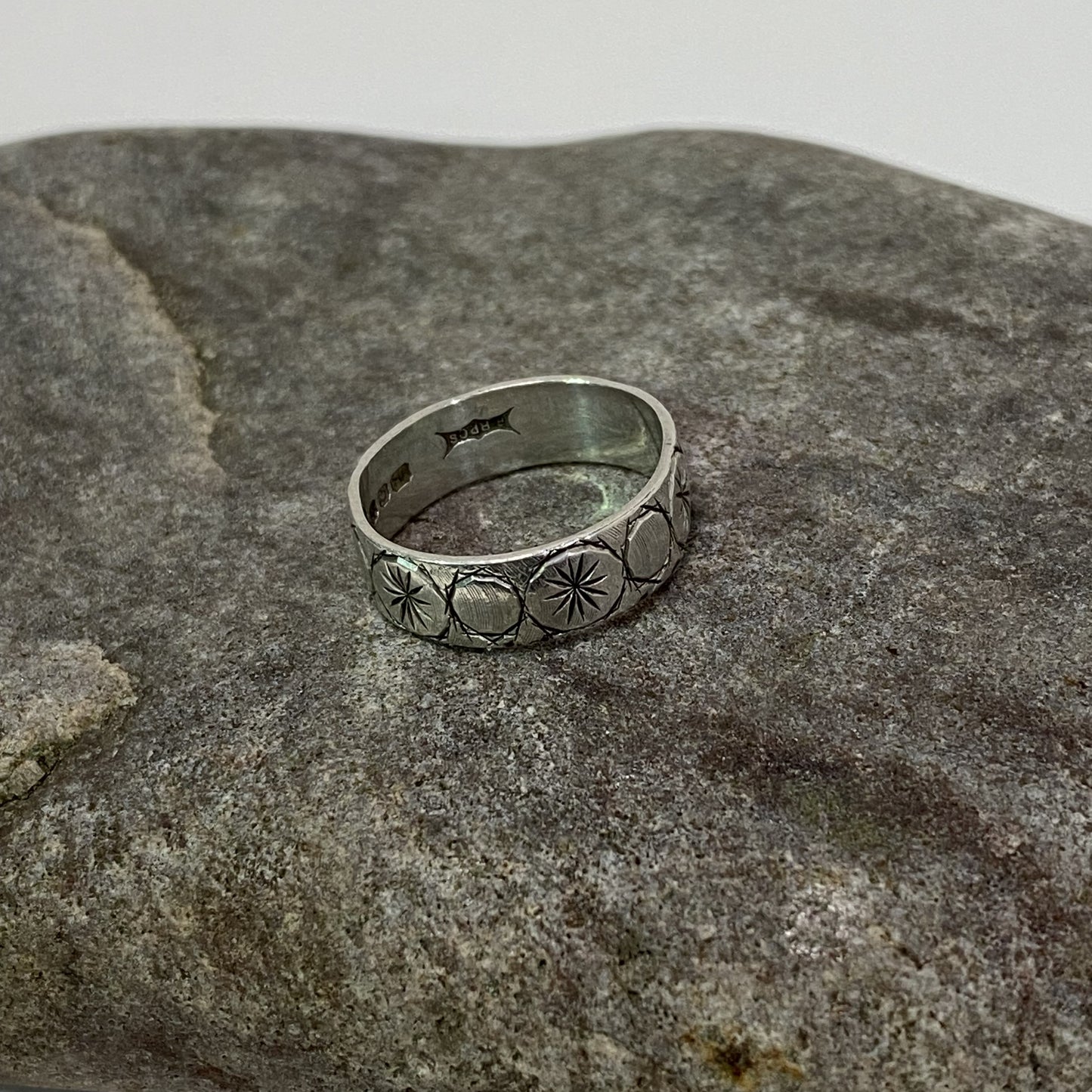 Vintage Sterling Silver 'Circle and Star' Band Ring