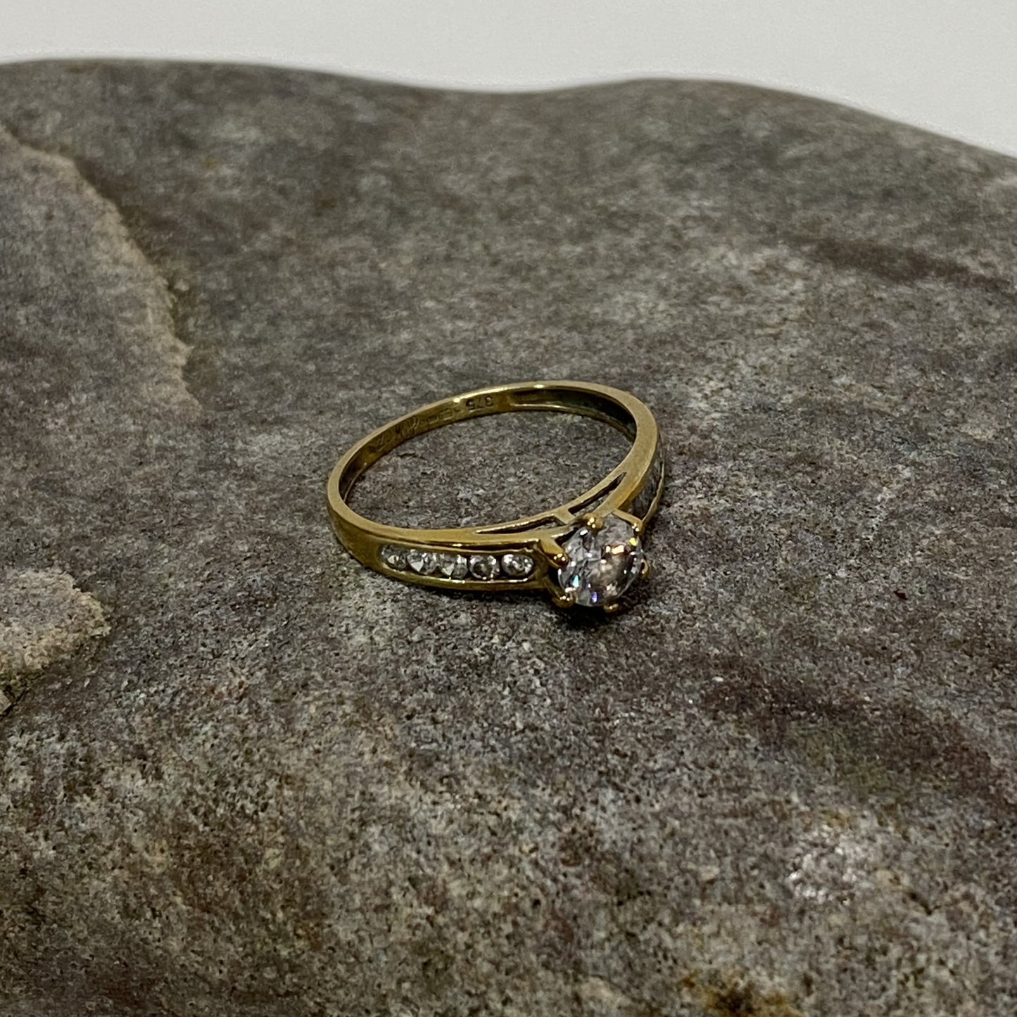 9ct Gold Clear CZ Solitaire Ring